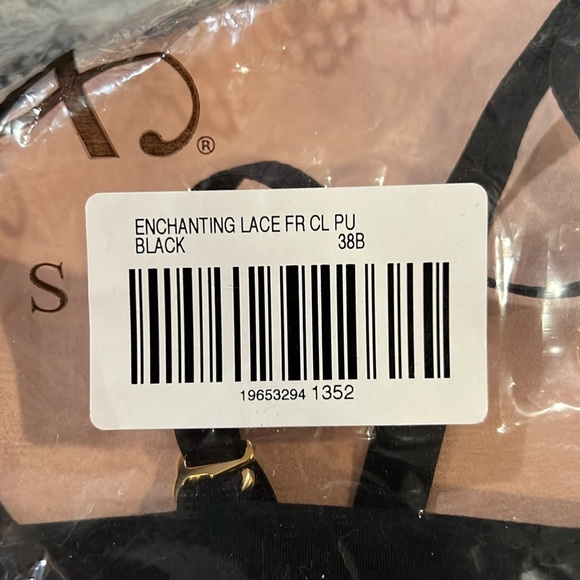 Enchanting Lace Front Close Bra - Picture 6 of 6